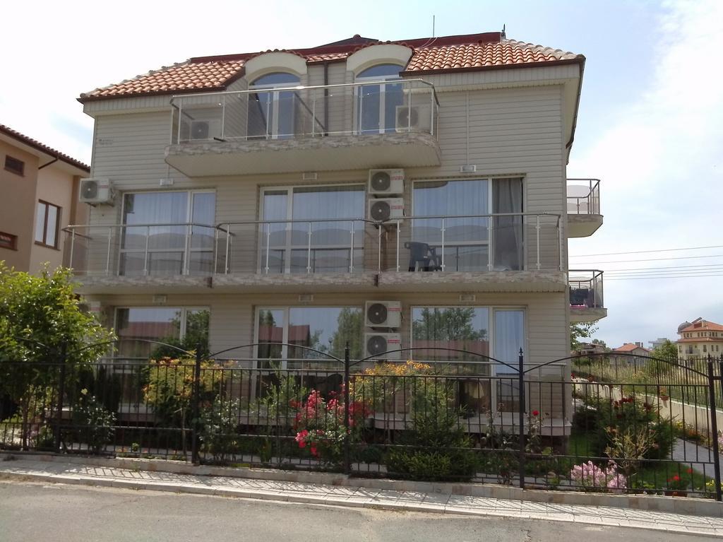 Morska Zvezda Guest House Tjernomorets Exteriör bild