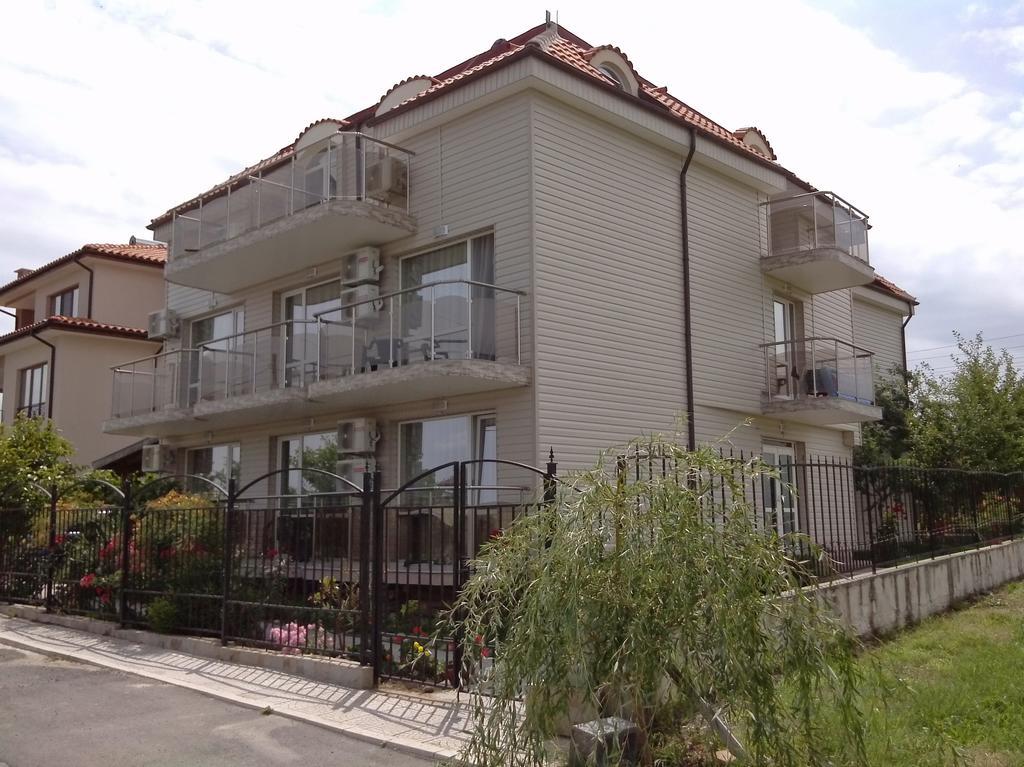 Morska Zvezda Guest House Tjernomorets Exteriör bild