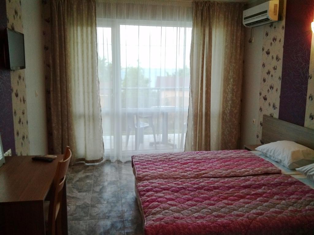 Morska Zvezda Guest House Tjernomorets Exteriör bild